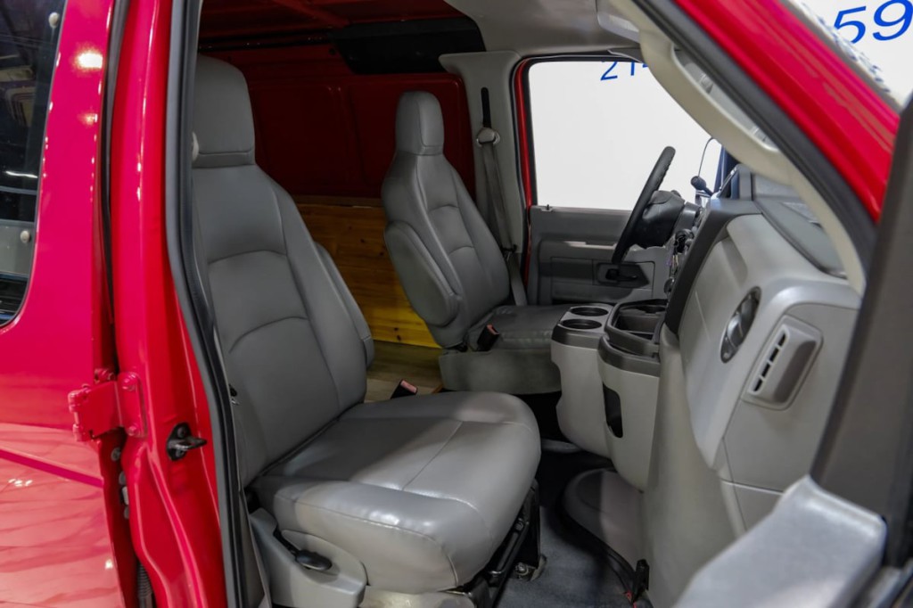2012 Ford Econoline Image 35