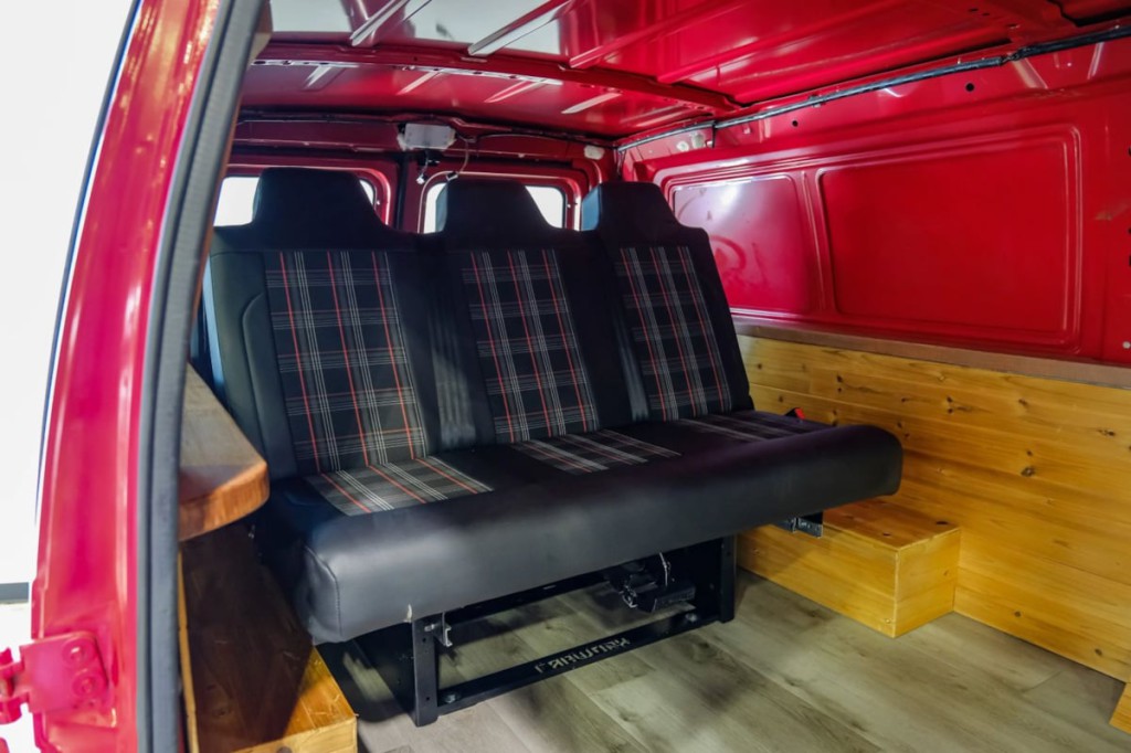 2012 Ford Econoline Image 36
