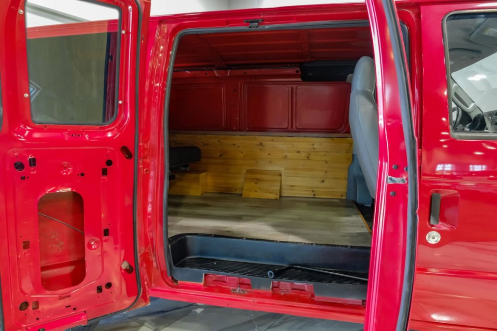 2012 Ford Econoline Image 37