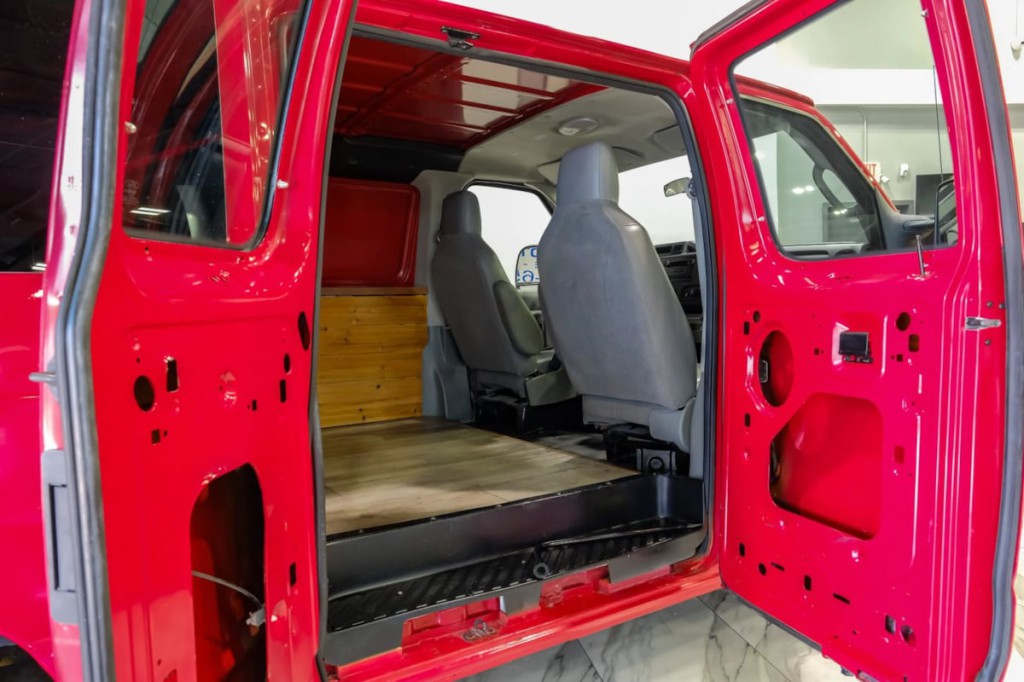 2012 Ford Econoline Image 38