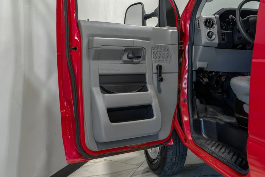 2012 Ford Econoline Image 41