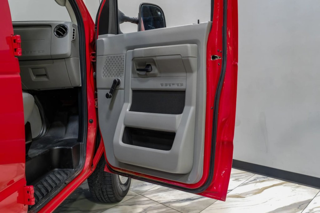2012 Ford Econoline Image 43