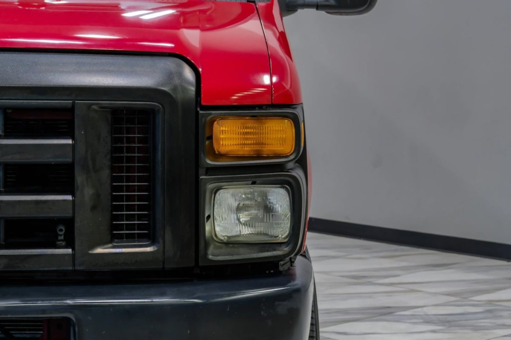 2012 Ford Econoline Image 45