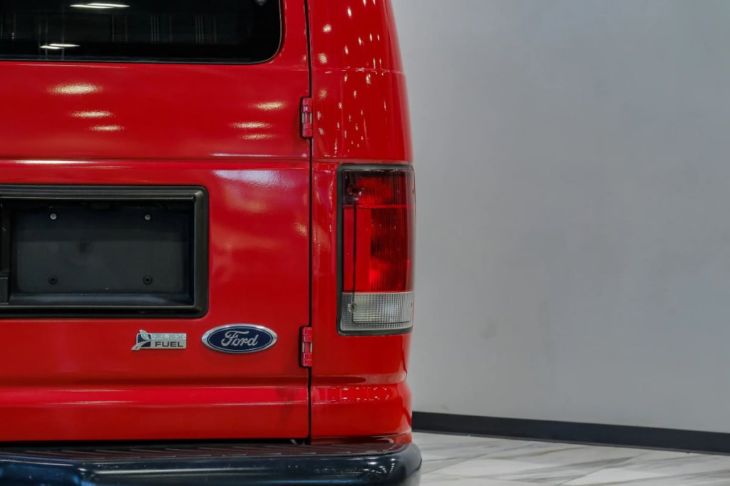 2012 Ford Econoline Image 46