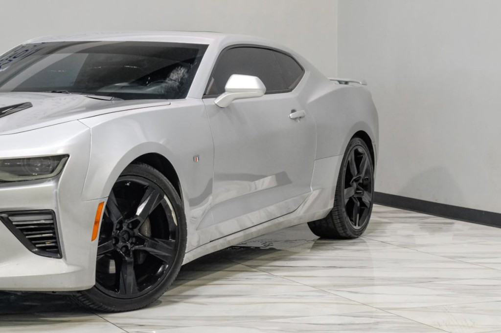 2018 Chevrolet Camaro Image 8