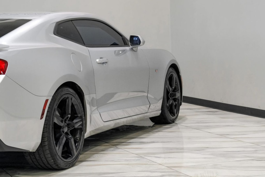 2018 Chevrolet Camaro Image 14