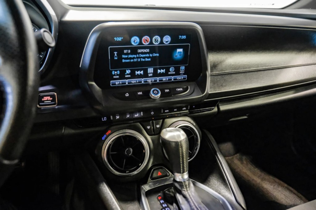 2018 Chevrolet Camaro Image 32