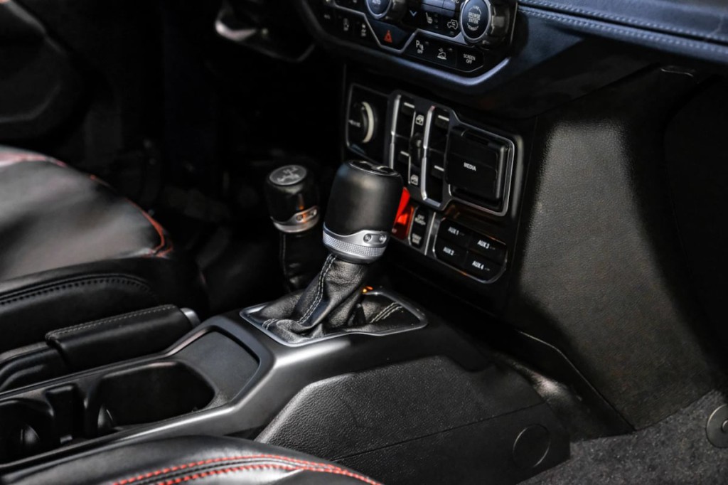 2025 Jeep Wrangler Image 32