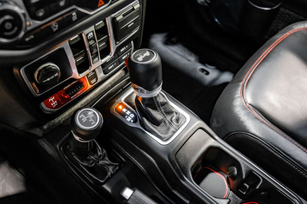 2025 Jeep Wrangler Image 33