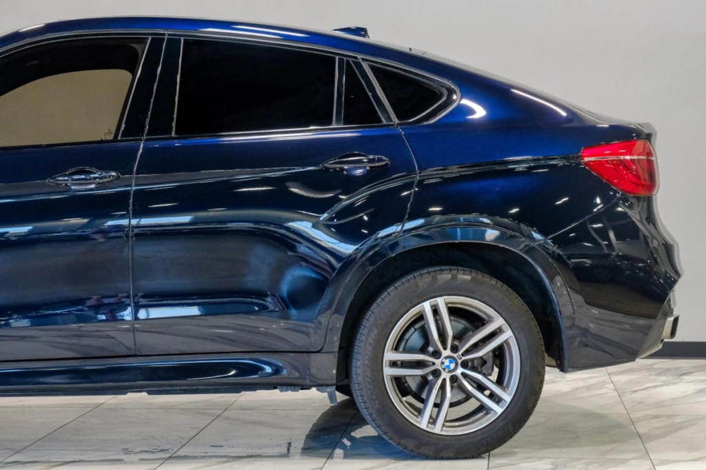 2016 BMW X6 Image 18