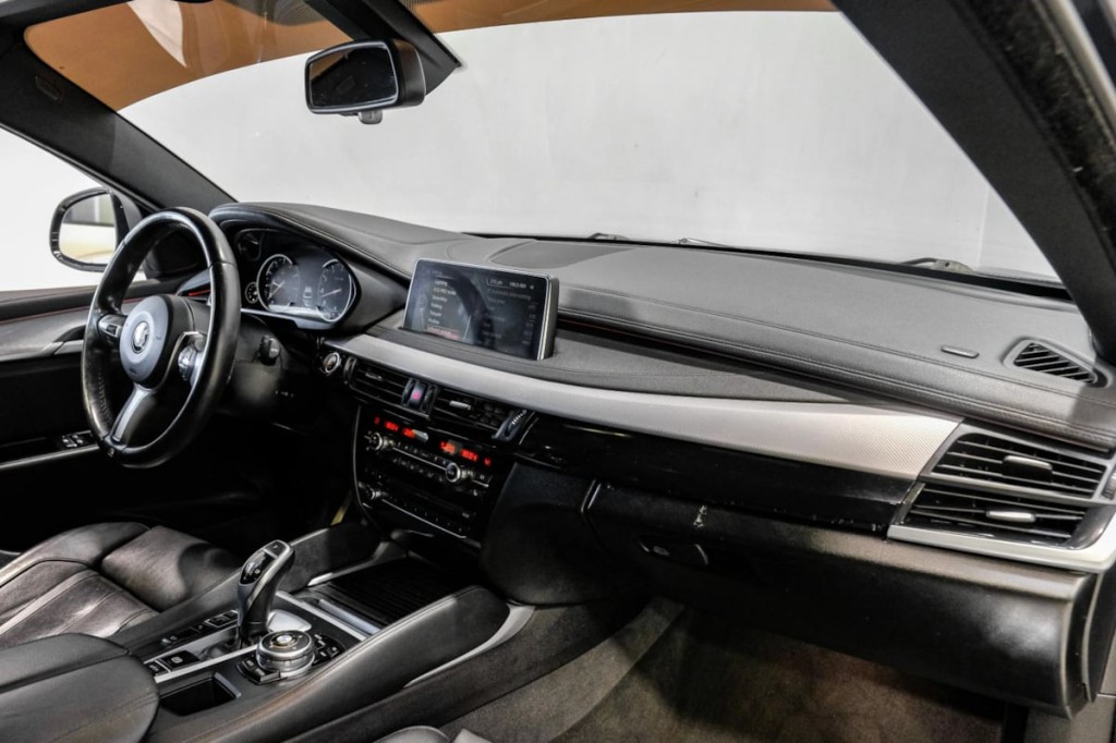 2016 BMW X6 Image 19