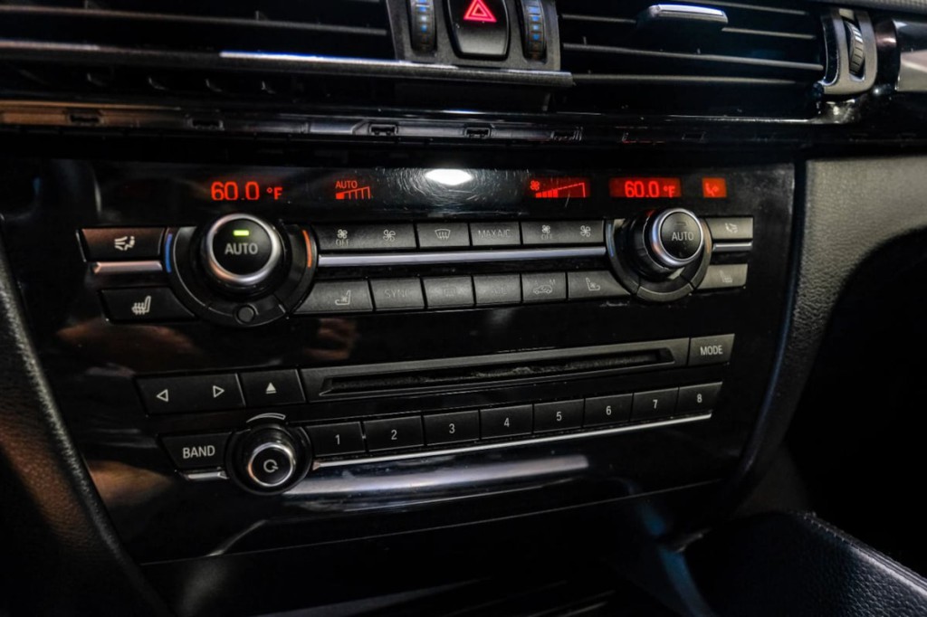 2016 BMW X6 Image 35