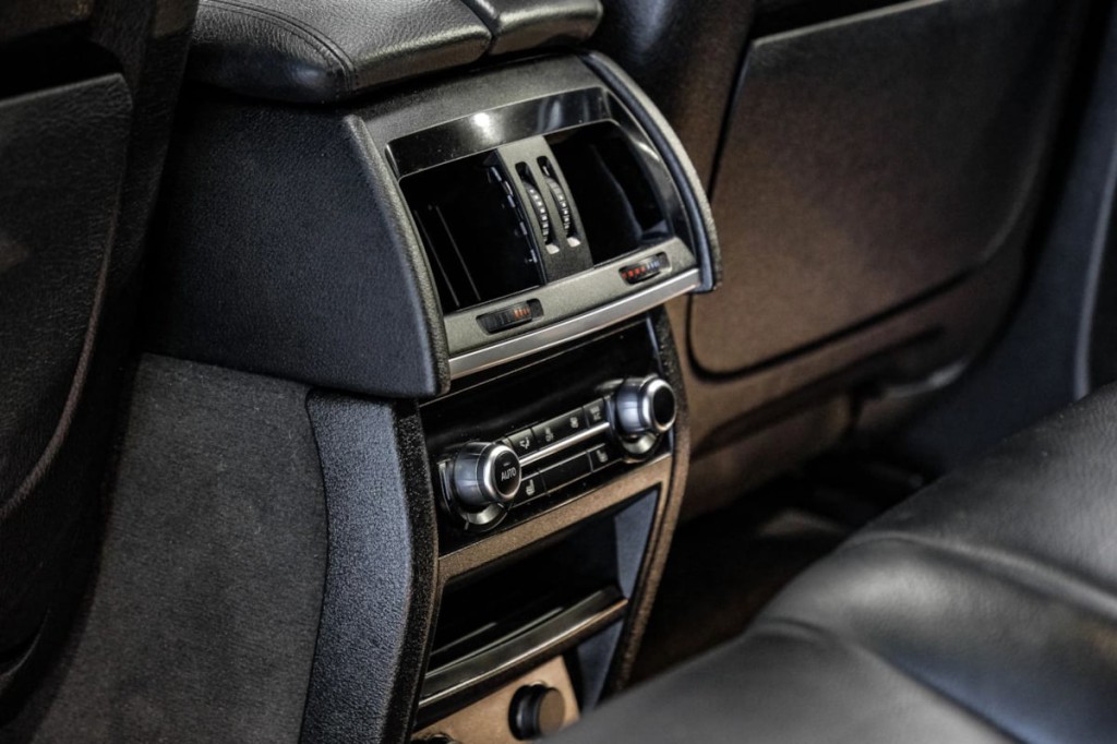 2016 BMW X6 Image 50