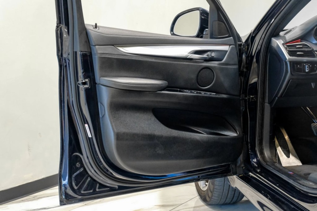 2016 BMW X6 Image 53
