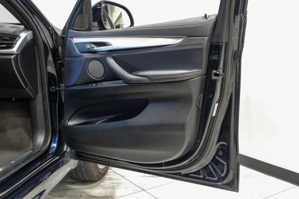 2016 BMW X6 Image 55