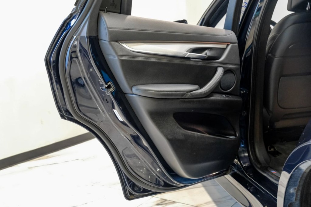 2016 BMW X6 Image 56