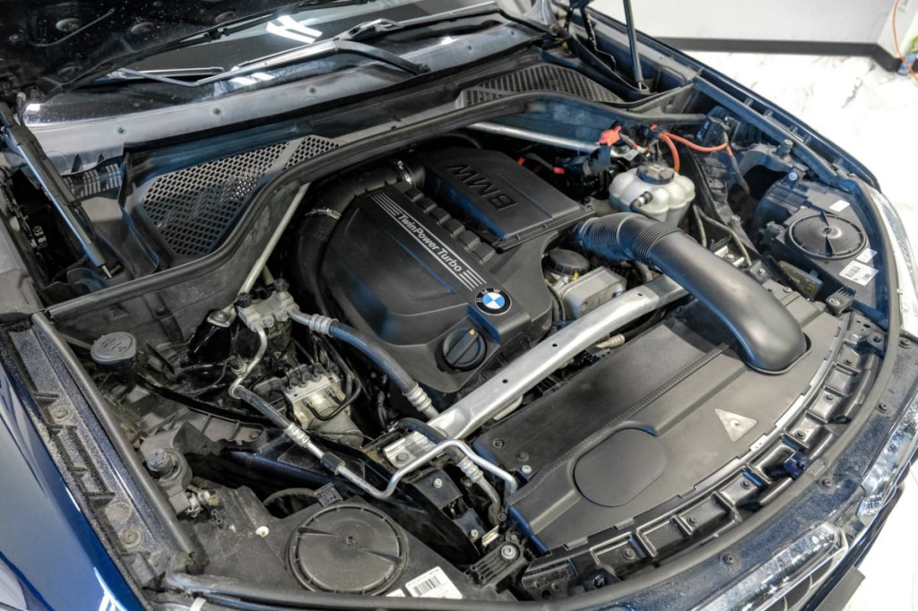 2016 BMW X6 Image 64