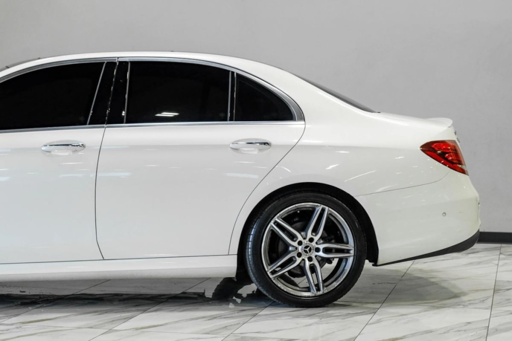 2018 Mercedes-Benz E-Class Image 19