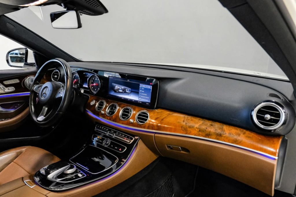 2018 Mercedes-Benz E-Class Image 20