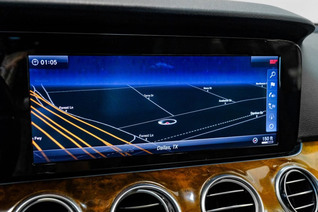 2018 Mercedes-Benz E-Class Image 30
