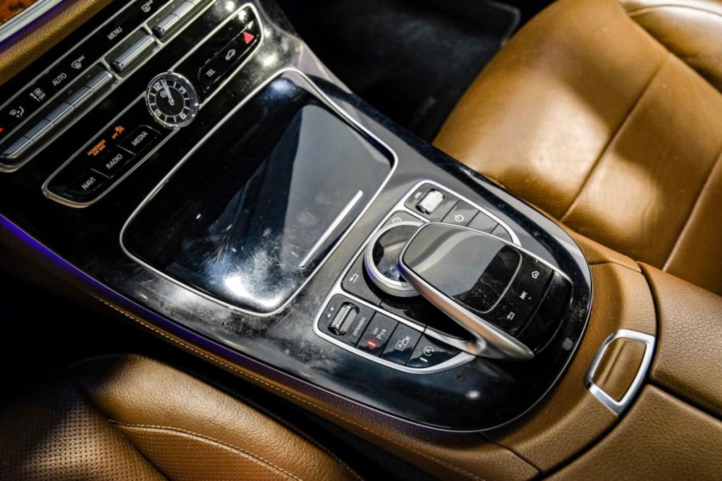 2018 Mercedes-Benz E-Class Image 35