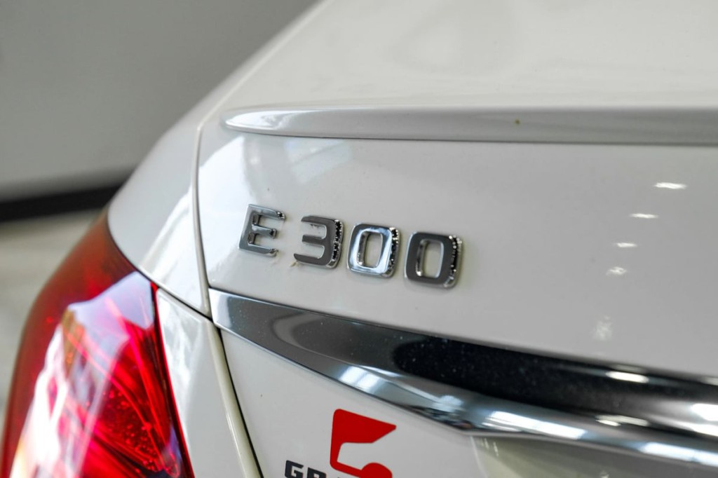 2018 Mercedes-Benz E-Class Image 70
