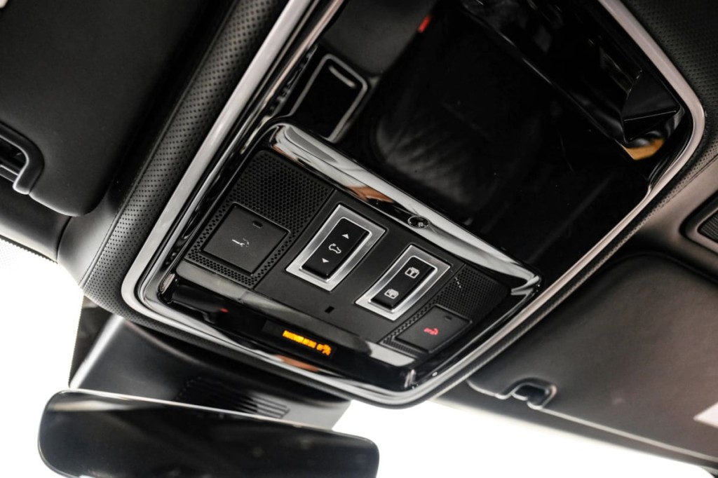 2021 Land Rover Range Rover Image 40