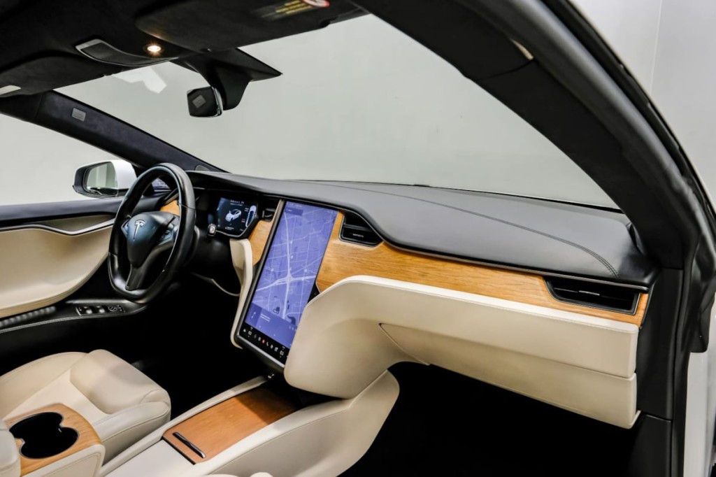2021 Tesla Model S Image 13