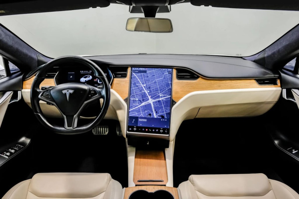 2021 Tesla Model S Image 15
