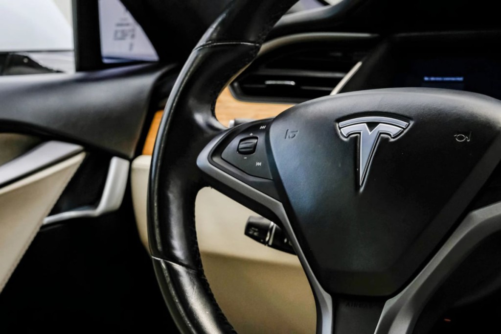 2021 Tesla Model S Image 18
