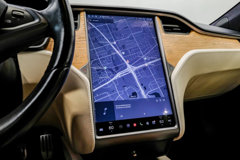 2021 Tesla Model S Image 22