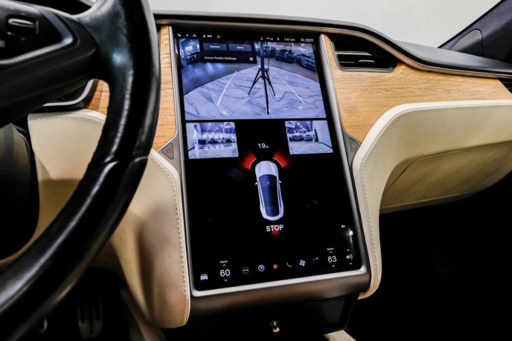 2021 Tesla Model S Image 23