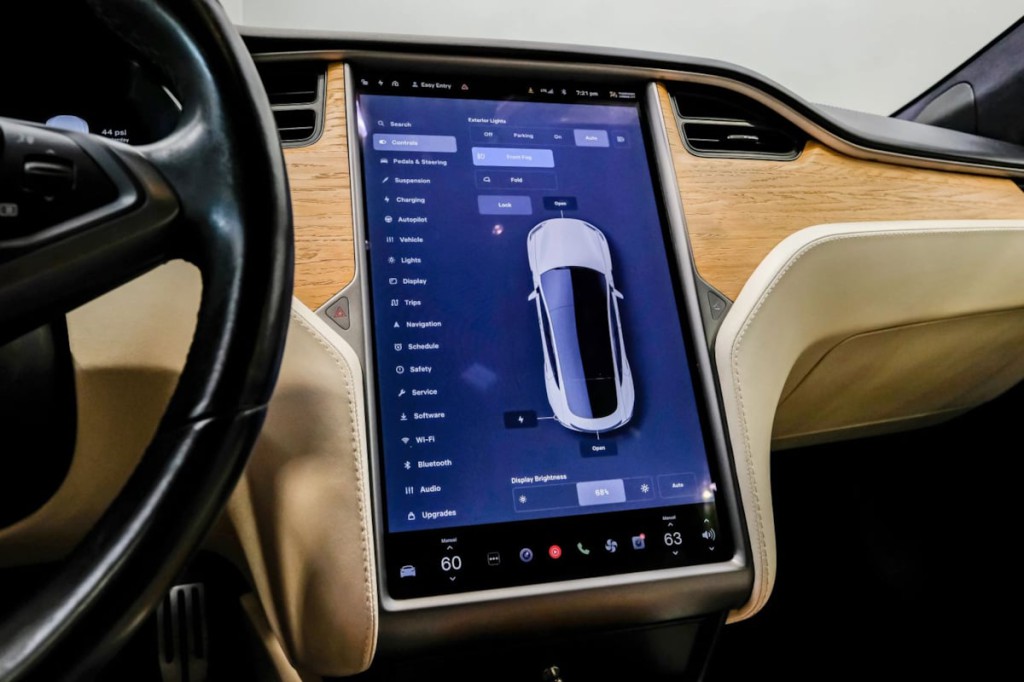 2021 Tesla Model S Image 27