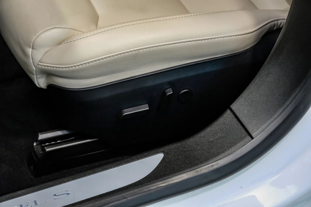 2021 Tesla Model S Image 35