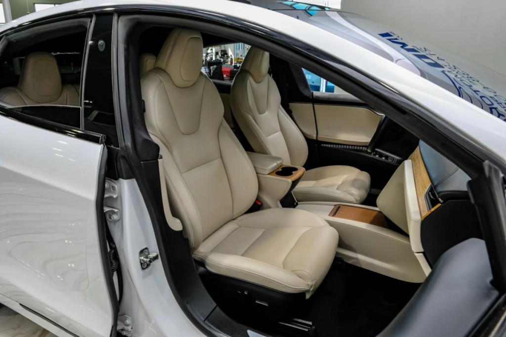 2021 Tesla Model S Image 37