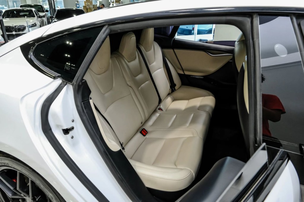 2021 Tesla Model S Image 38