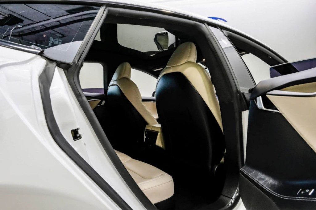 2021 Tesla Model S Image 39