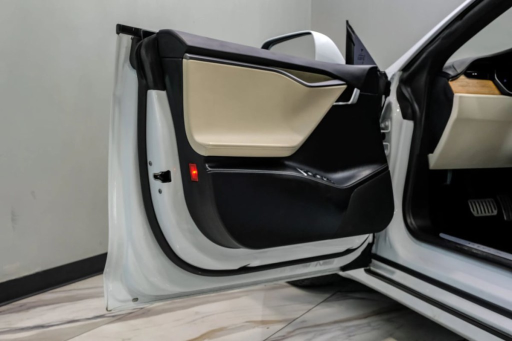2021 Tesla Model S Image 44