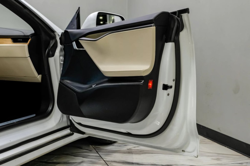2021 Tesla Model S Image 46