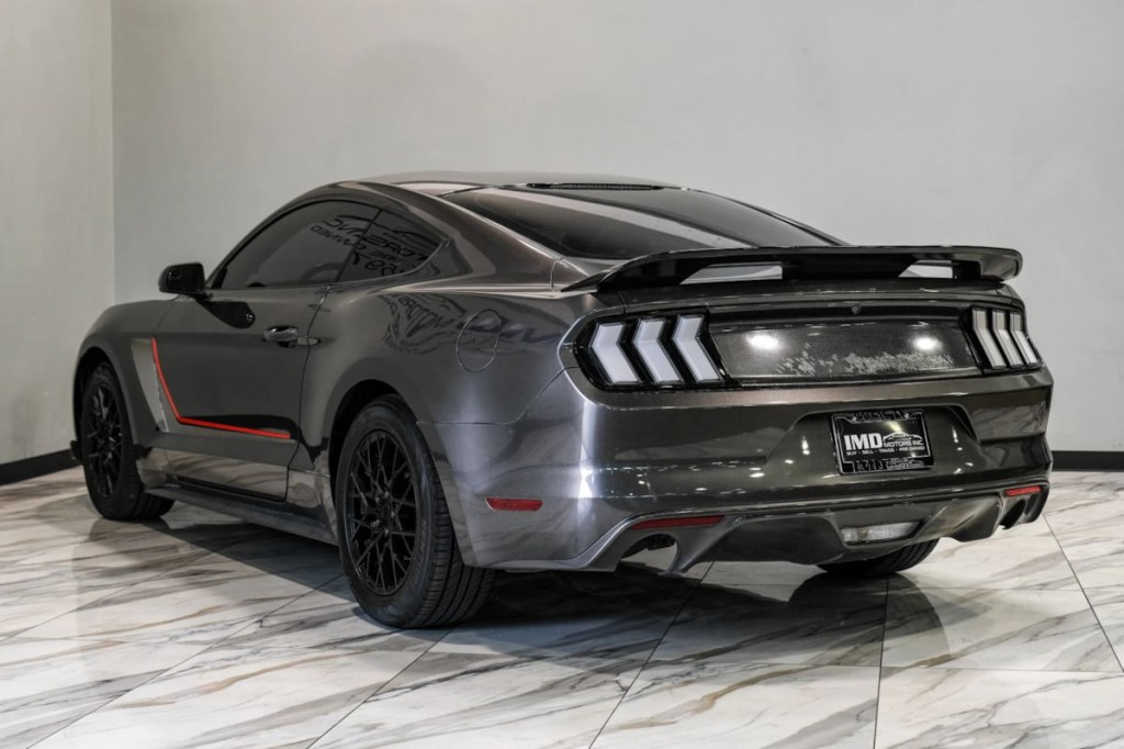 2017 Ford Mustang Image 12