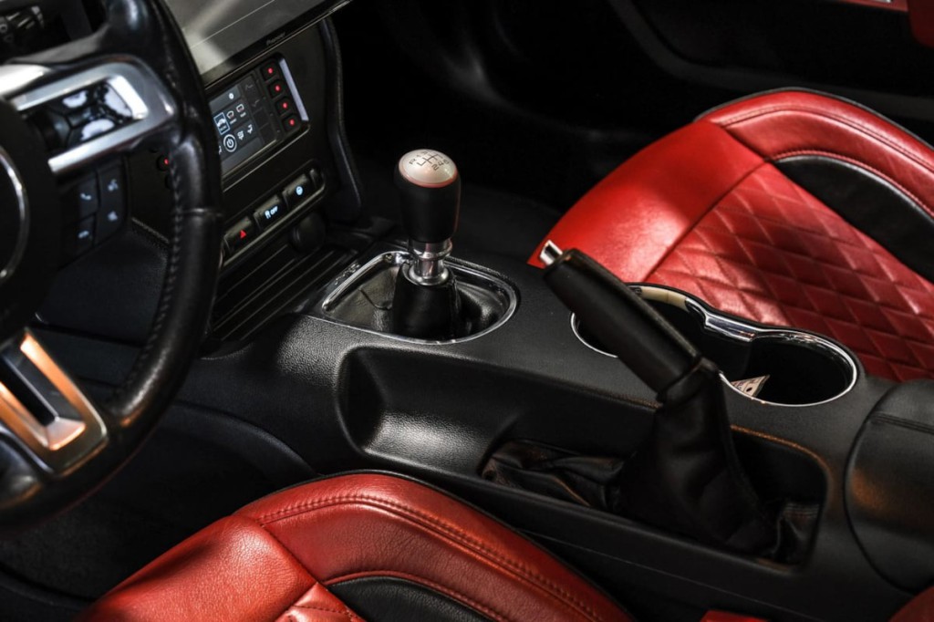 2017 Ford Mustang Image 24