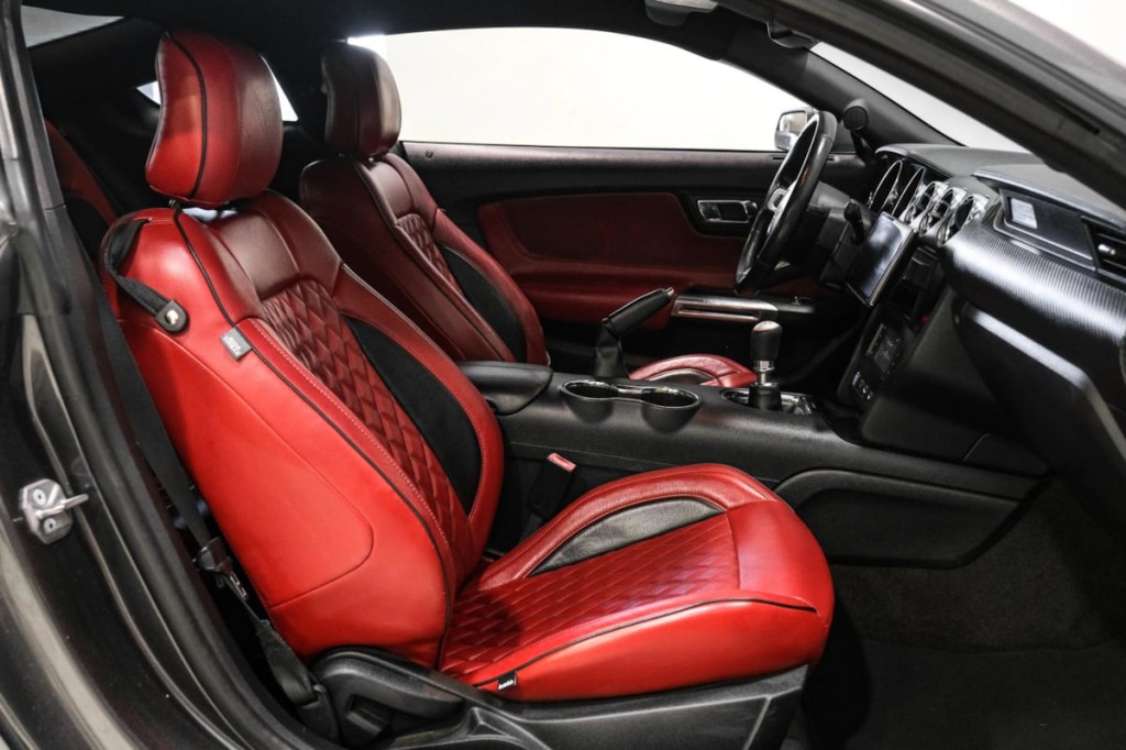 2017 Ford Mustang Image 31