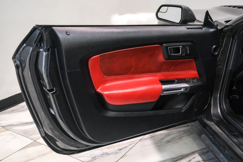 2017 Ford Mustang Image 35