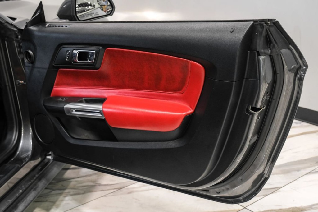 2017 Ford Mustang Image 37