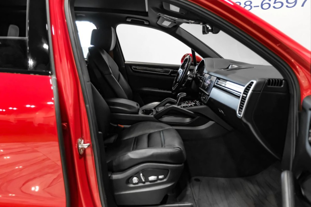 2021 Porsche Cayenne Image 32
