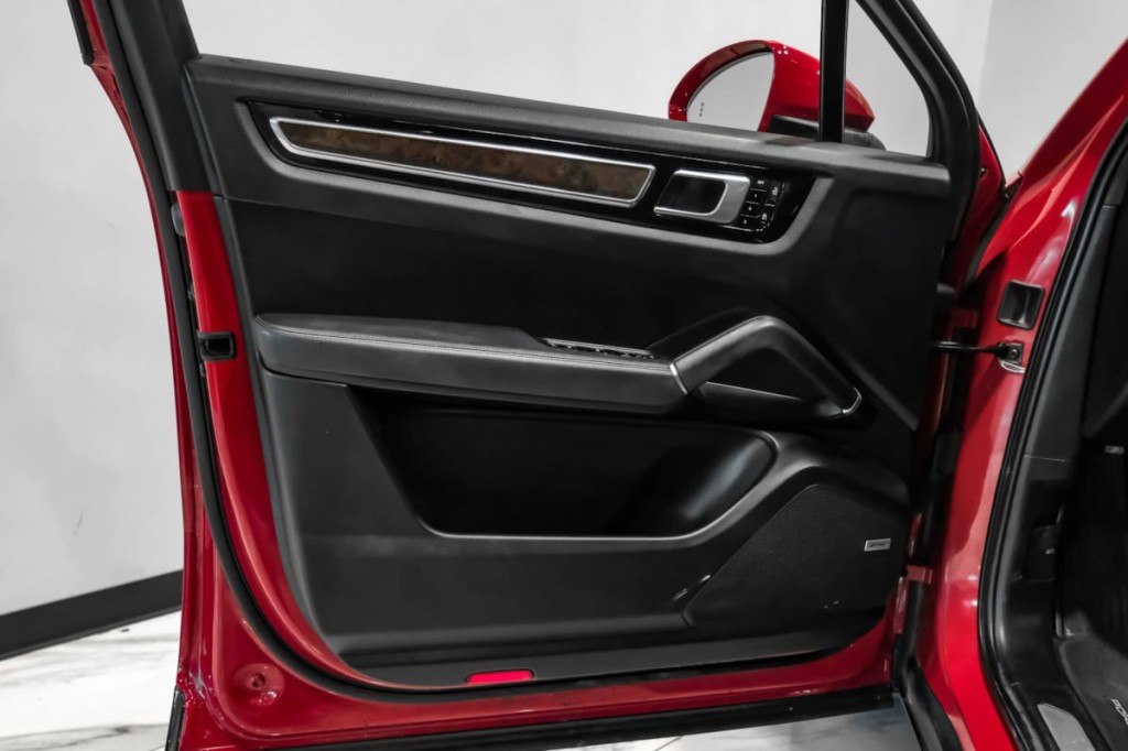 2021 Porsche Cayenne Image 40