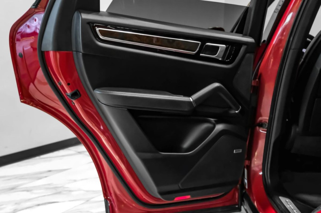 2021 Porsche Cayenne Image 44