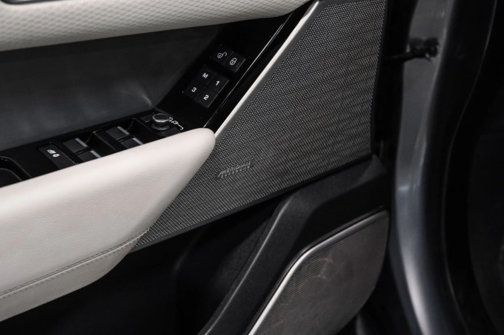 2020 Land Rover Range Rover Image 40