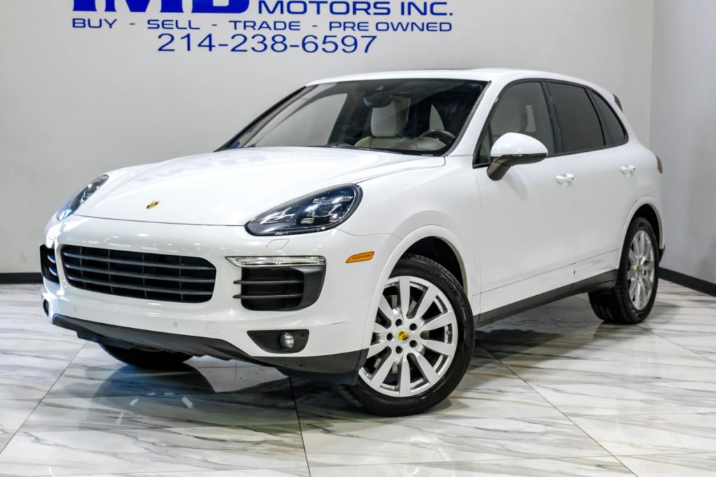 2017 Porsche Cayenne Image 2