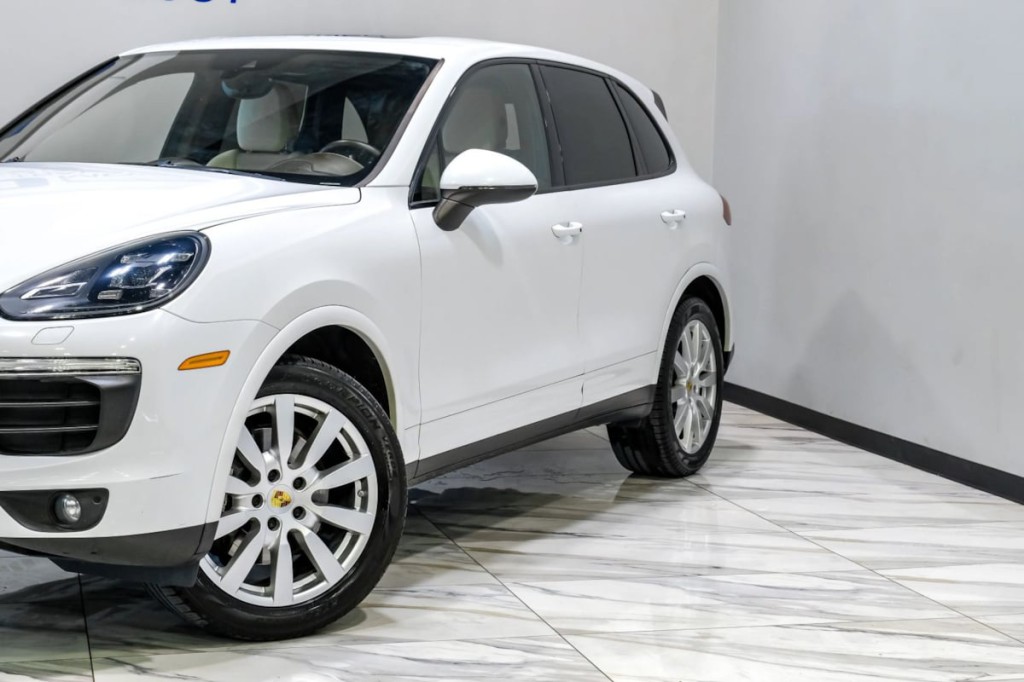 2017 Porsche Cayenne Image 8